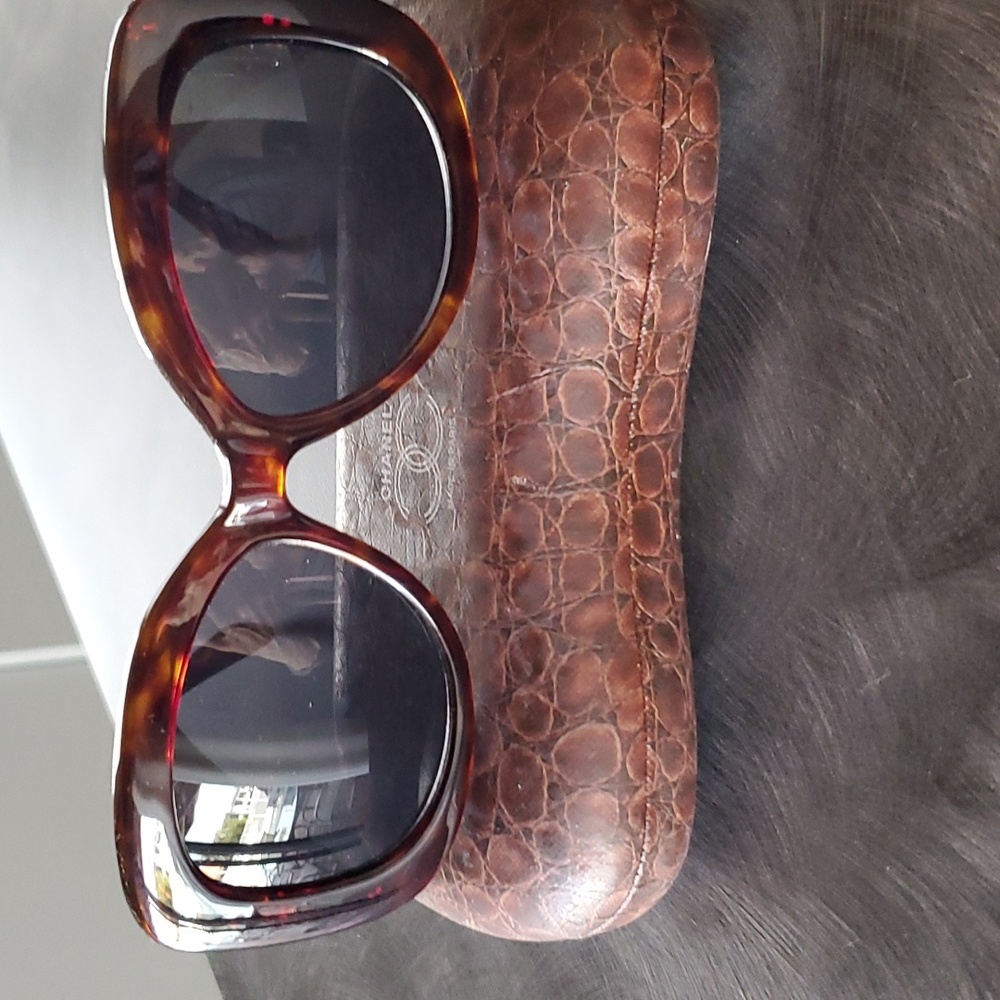 Tortoise Shell sunglasses without case - Picture 3 of 5